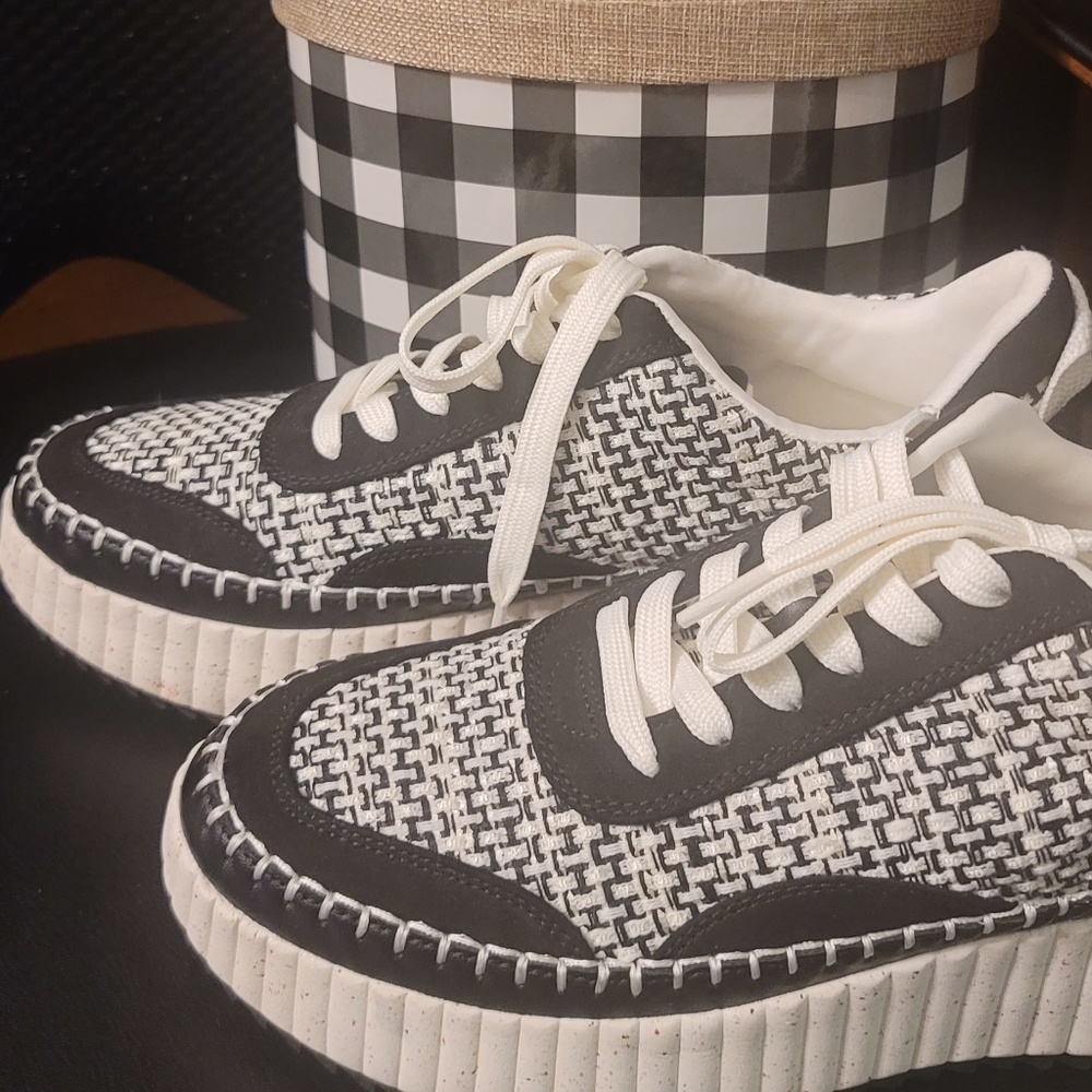 Thick sole sneakers 10m by Universal Goods Company